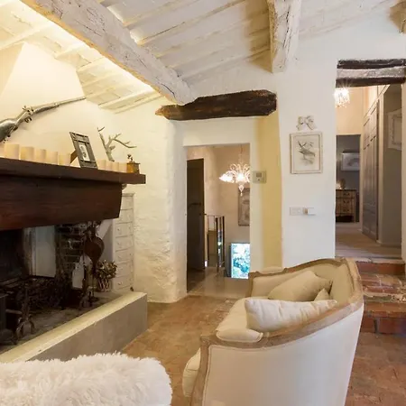 Il Castellaccio 8, Emma Brisighella