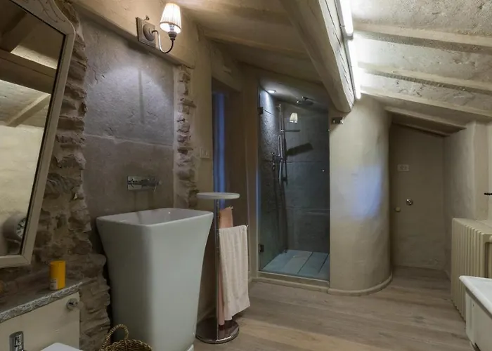 Il Castellaccio 8, Emma *