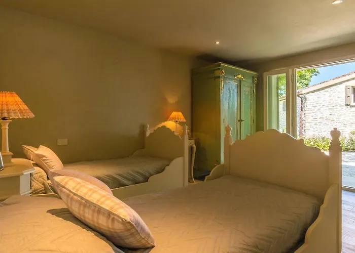 Il Castellaccio 8, Emma 브리시그헬라