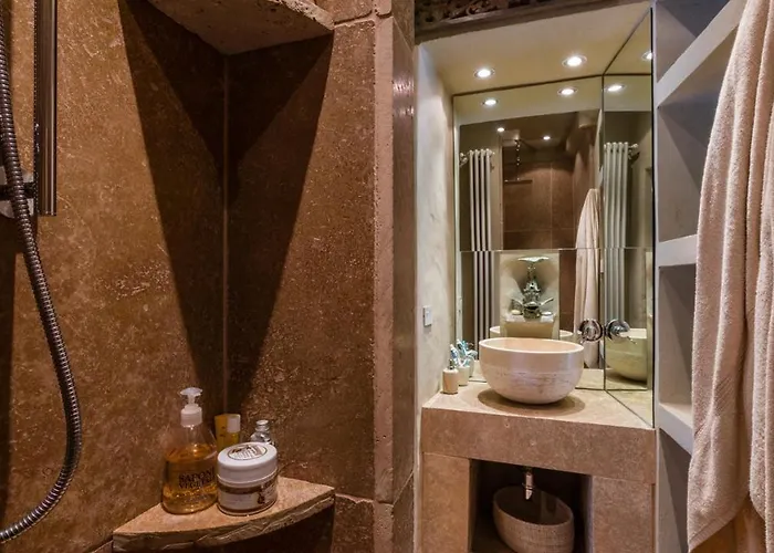 Il Castellaccio 8, Emma